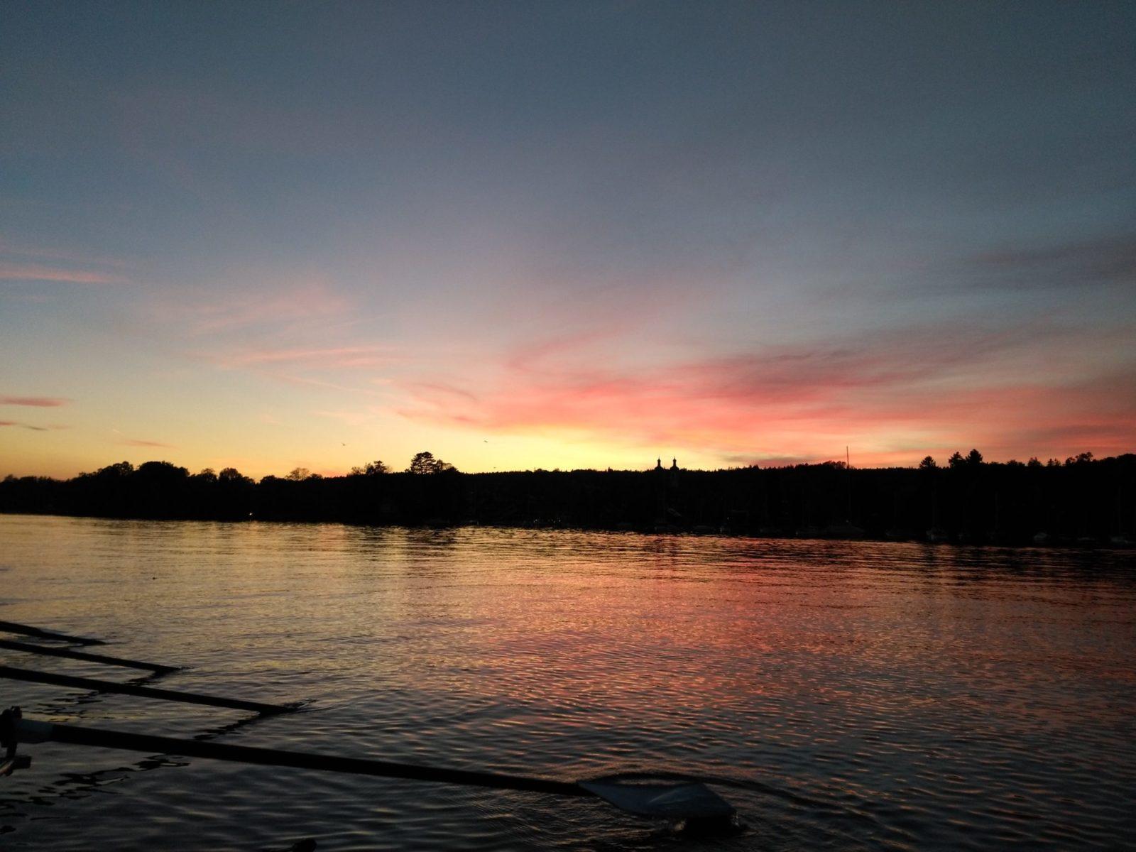 herbstliche Stimmung beim Rudern auf dem Starnberger See